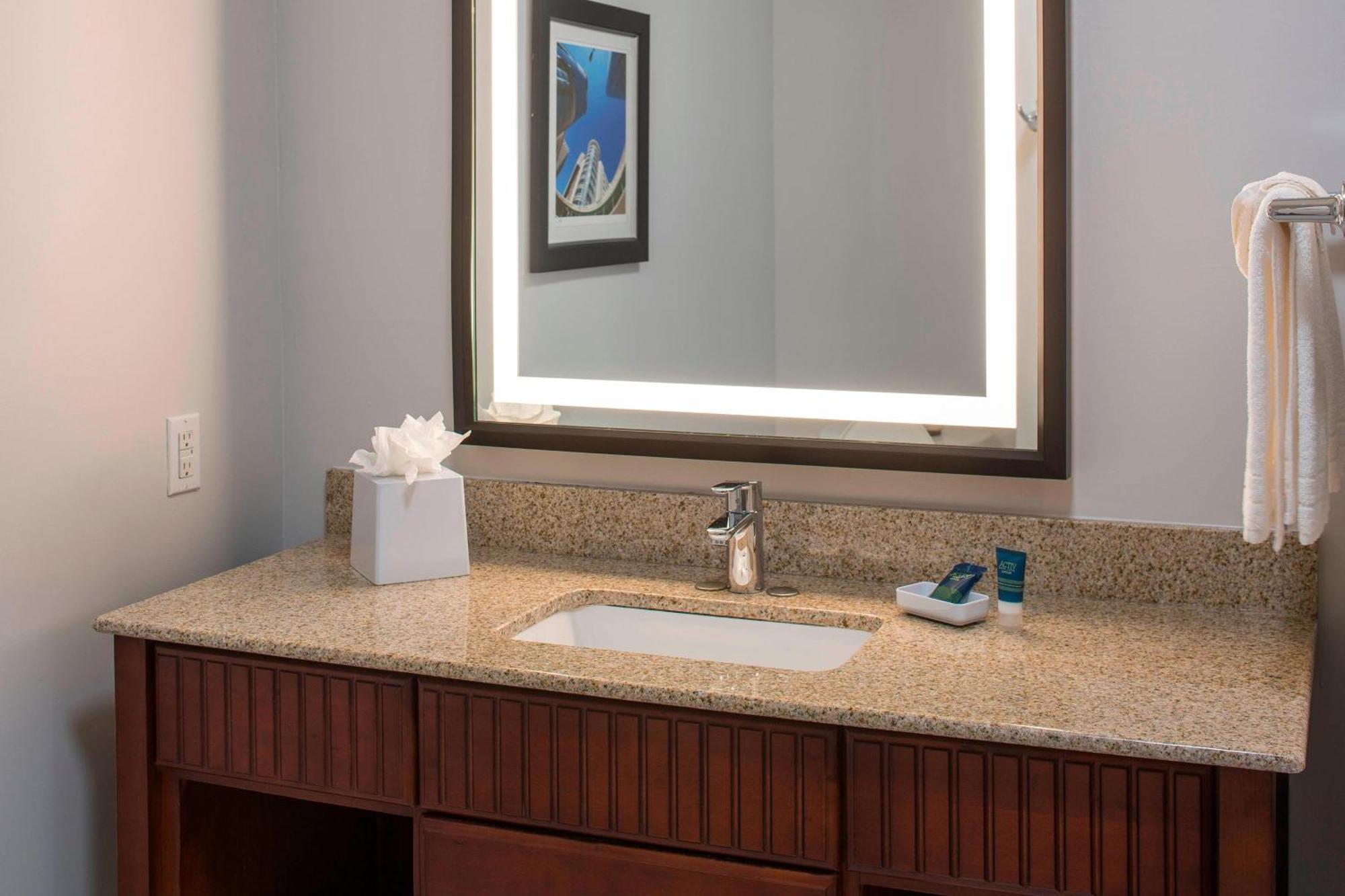 Four Points By Sheraton Houston Hobby Airport Exterior photo